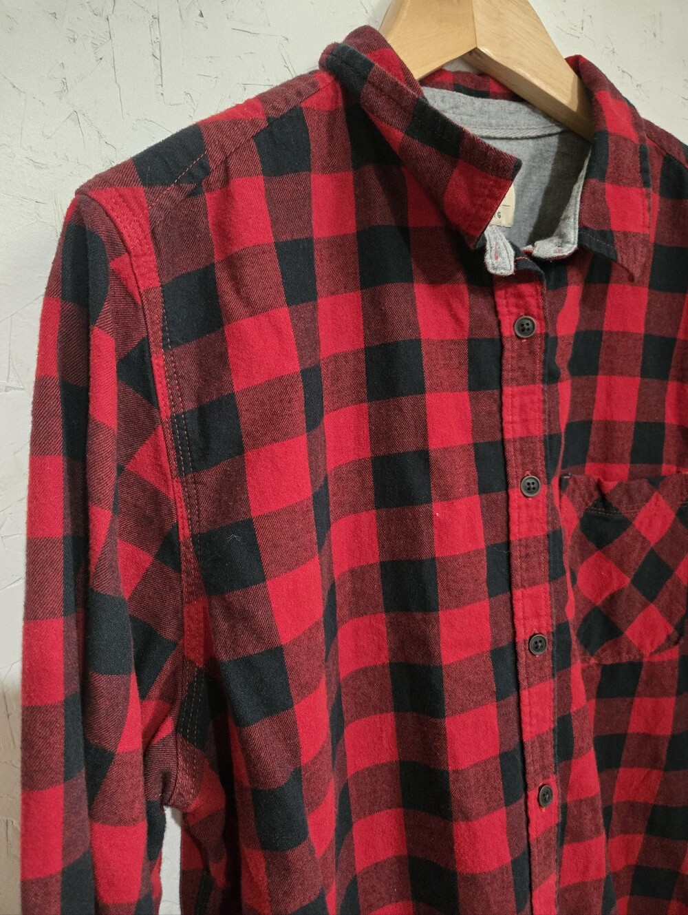 Wind River Red & Black Buffalo Plaid Button-Up Shirt - Casual Flannel - Picture 2 of 8